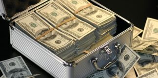 Ile zarabia kosmetyczka na miesiąc?