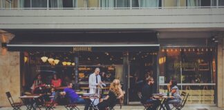 Jak rozmawiać z klientem przez telefon?