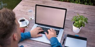 Jak się pisze follow up?