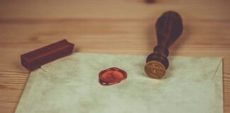 Kto napisał politykę?