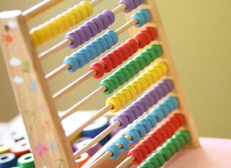 Jaka jest różnica między rachunkowością zarządcza a rachunkowością finansowa?